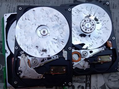 ハードディスク Hdd を物理的に破壊する パソコンの壊し方